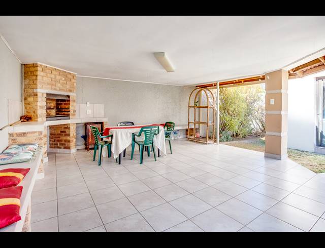 3 BEDROOM HOUSE FOR SALE IN DOUGLASDALE